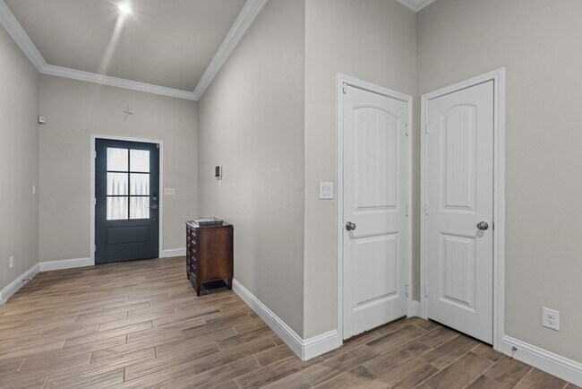 Building Photo - 1208 Yancy St