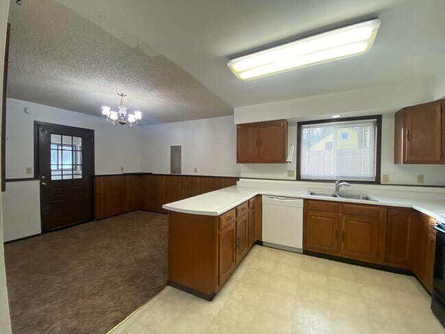 Building Photo - 3rd St Duplex