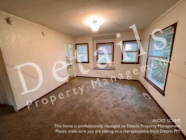 Foto del edificio - **RENTED** 2 Bed 1 Bath Cottage Close to P...