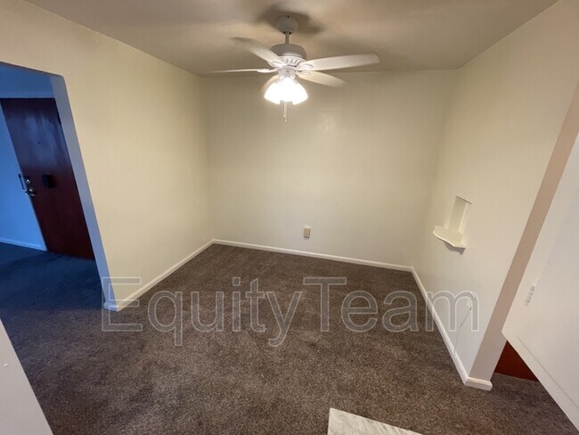 Foto del edificio - 6114 Dryden Ave