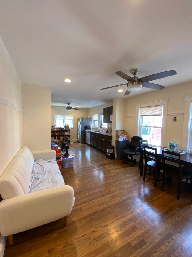 Building Photo - 115 Burget Ave