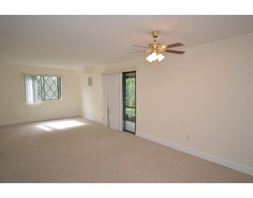 Building Photo - 7 Greenbriar Dr