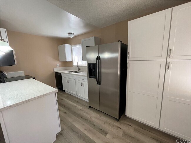 Foto del edificio - 4210 E 5th St