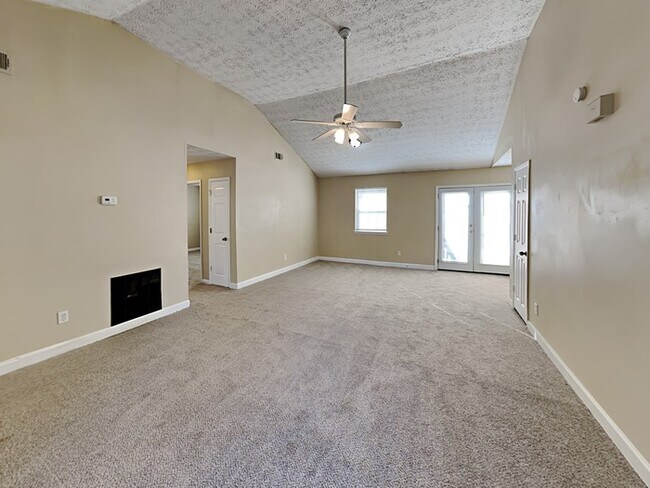 Building Photo - Act quickly, this home has been priced to ...