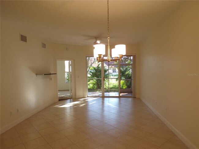 Foto del edificio - 240 West End Dr