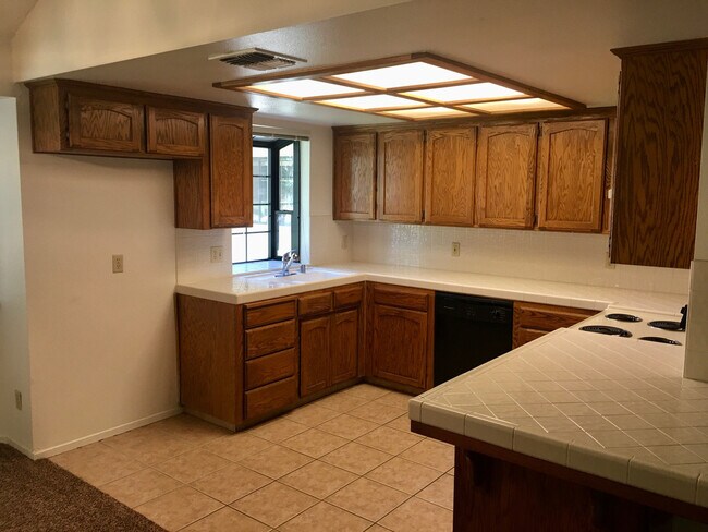 Building Photo - Beautiful Northeast Fresno 3/2