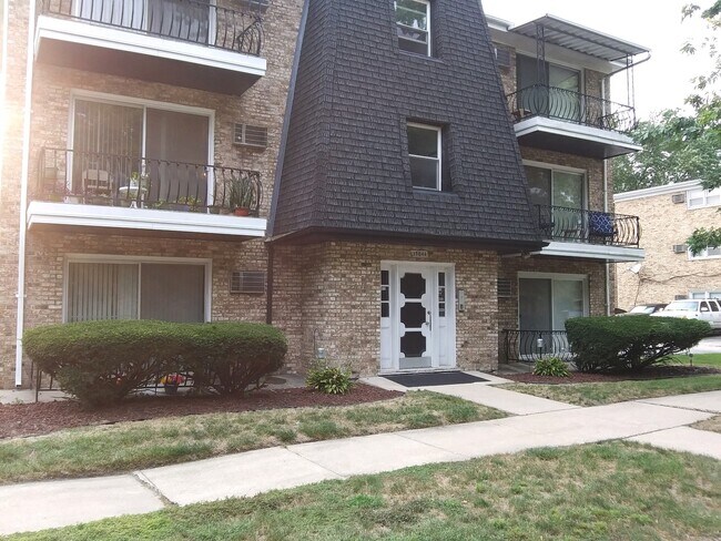 Building Street View - 15044 Dobson Ave