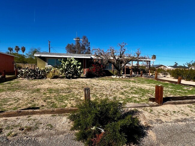 Foto del edificio - 2 Bedroom 1 Bath - Clean and Close To 29 Palms Marine Base