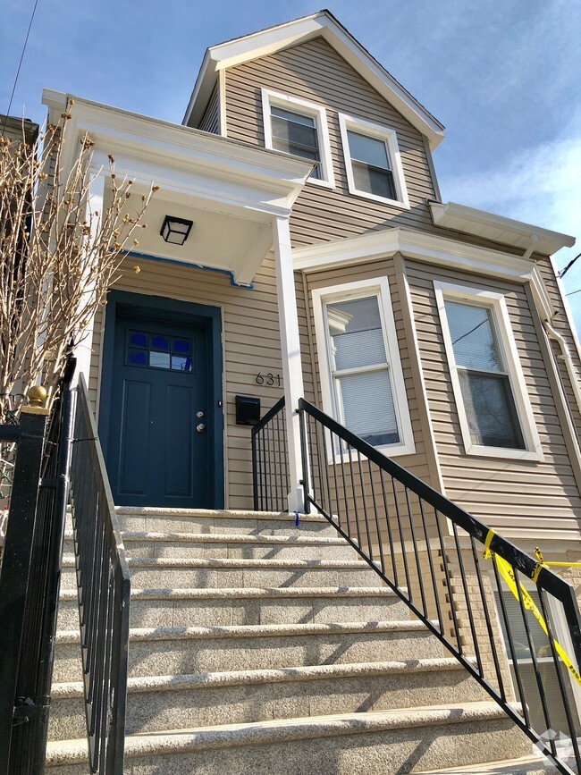 Building Photo - 631 Van Duzer St