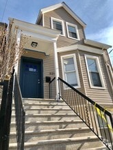 Building Photo - 631 Van Duzer St