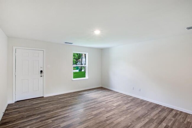 Building Photo - 801 Roosevelt St