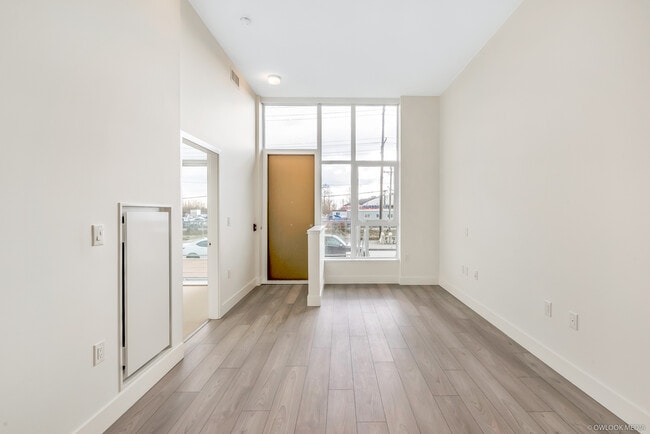 Building Photo - TH4-3561 E Kent Ave N