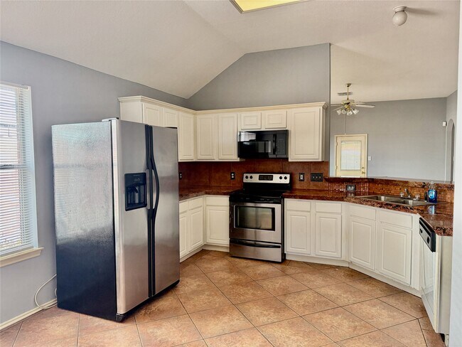 Foto del edificio - 5218 Hill Timbers Dr