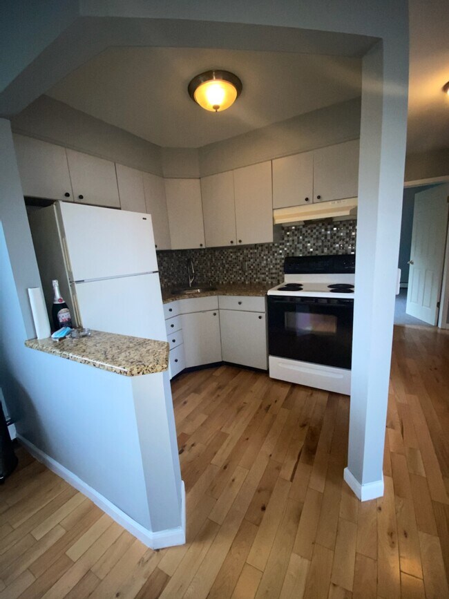 Kitchen w/Granite Countertops - 16 Colonial Dr