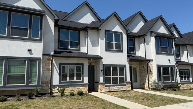 Building Photo - 366 Buck Ridge Dr