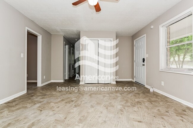 Building Photo - 411 Petunia Ave