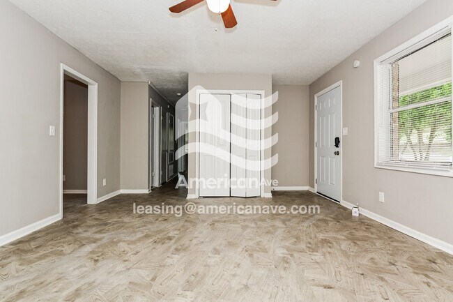 Foto del edificio - 411 Petunia Ave