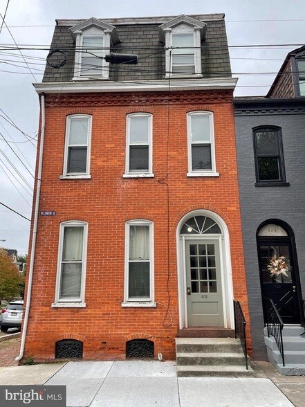 Foto principal - 402 W Lemon St