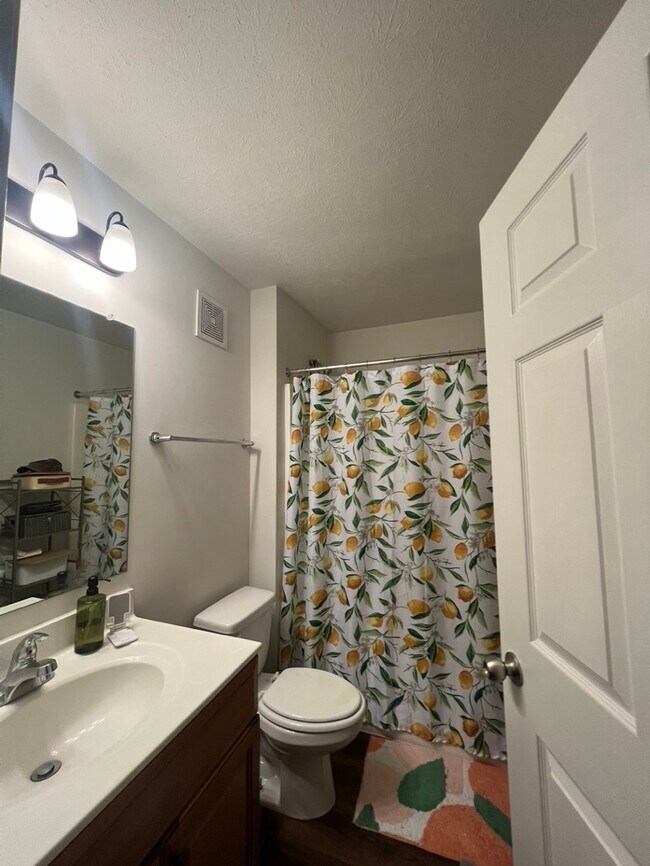 Foto del edificio - 1395 Taylor Grove Ln