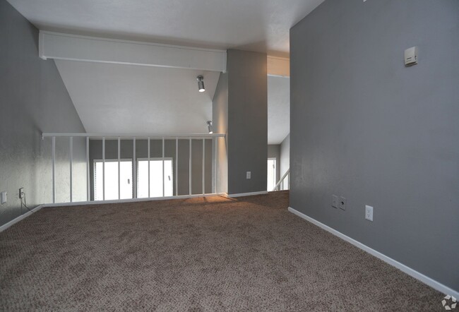 Foto del edificio - Woodbridge Townhomes- 702