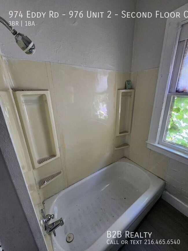 Foto del edificio - 974 Eddy Rd