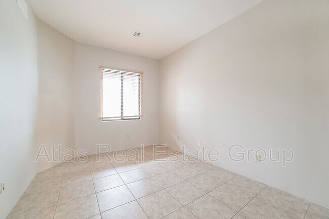 Building Photo - 881 W Calle Carasol