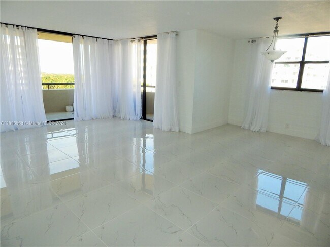 Foto del edificio - 170 Ocean Ln Dr