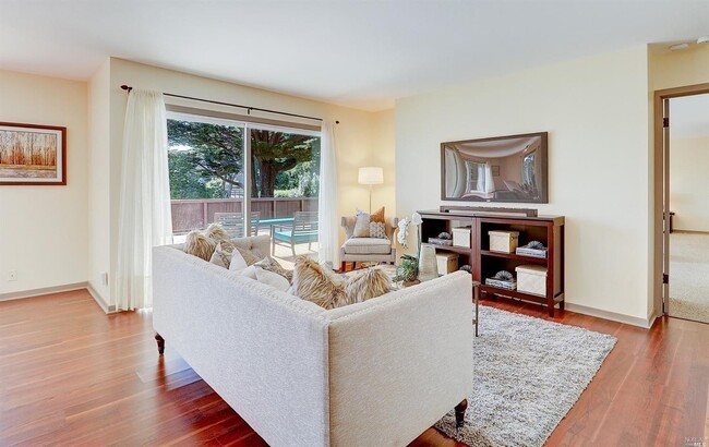 Building Photo - Spacious Sausalito Unit w/ Beautiful Cherr...