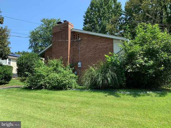 Building Photo - 871 N Jacksonville St