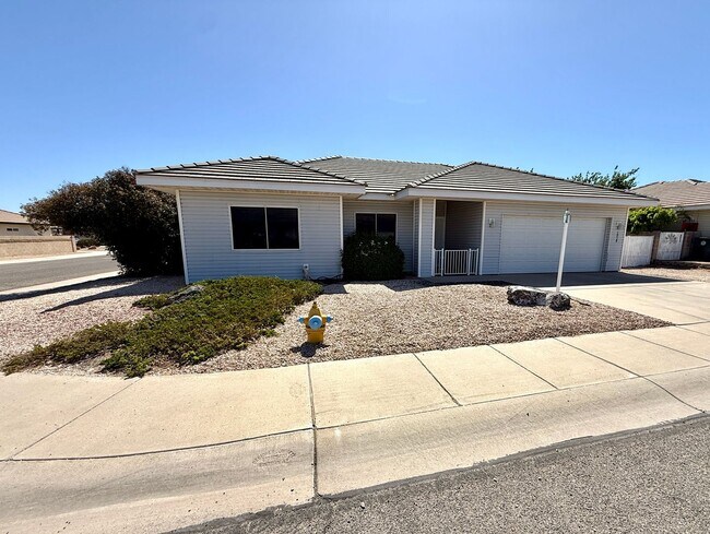 Foto del edificio - Corner Lot Legacy Ranch Home | 2 Bed + Office/Den | Walk to Walleck Ranch Park!