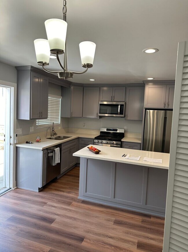 Building Photo - 2130