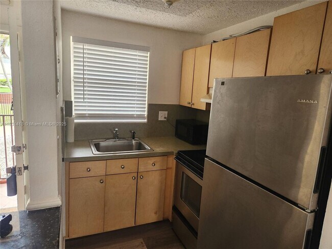 Foto del edificio - 7505 SW 82nd St