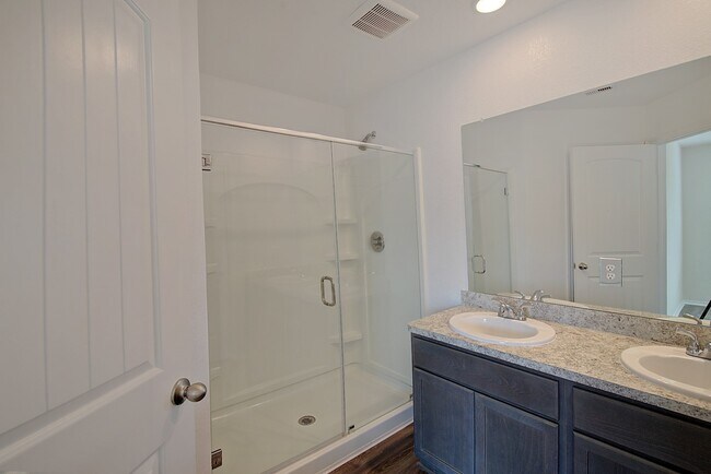 Foto del edificio - 16715 Twisted Pne Dr