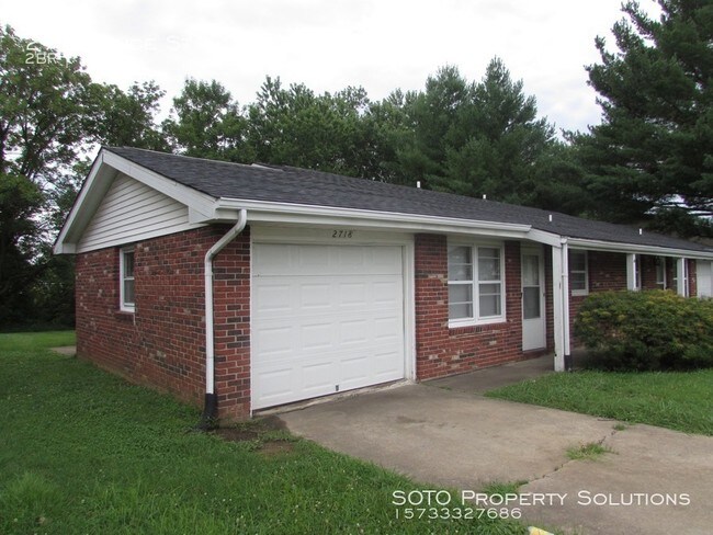 Building Photo - 2BD/1BD Pet Friendly Duplex