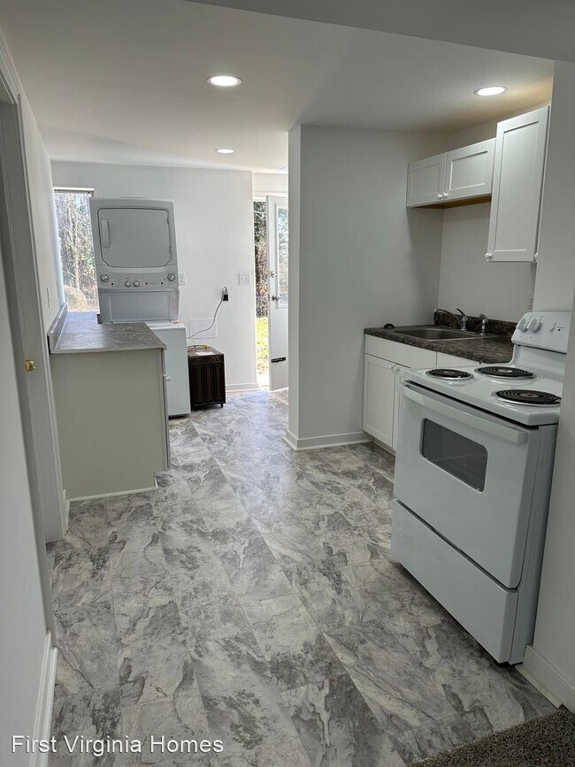 Building Photo - 1 br, 1 bath House - 2510 Commonwealth Dr ...