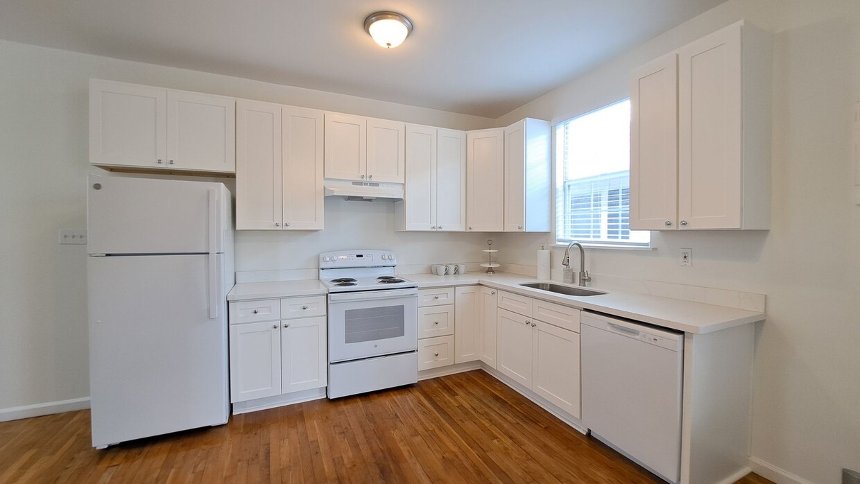 Foto principal - Beautiful & Spacious 2 Bedroom, Single Fam...