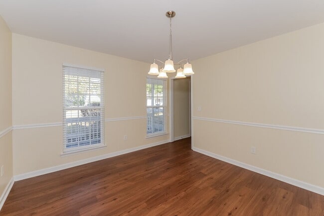 Foto del edificio - 1043 Vanguard Dr