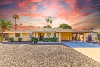 Building Photo - 419 E Ellis Dr