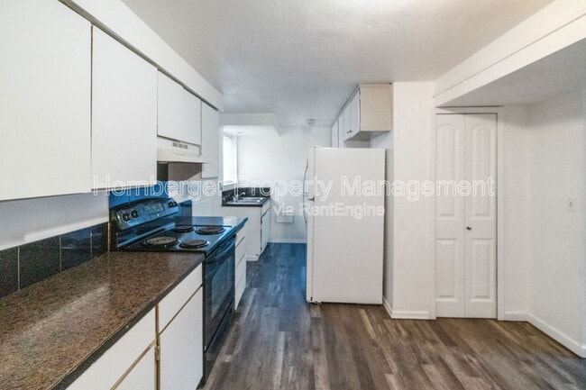 Foto del edificio - 1631 E Rowan Ave