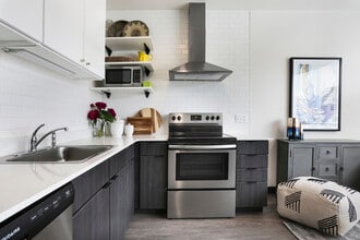 Interior - 1 BR / 1 BA - Highland Junction