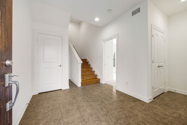 Building Photo - 1146 Hempstead Villa Ln