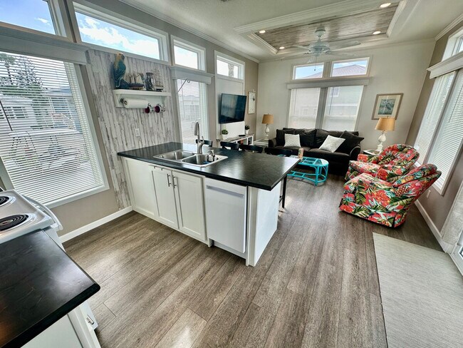 Foto del edificio - 731 Nettles Blvd