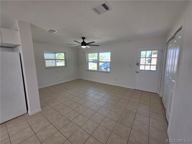 Building Photo - 4450 Essex Ln