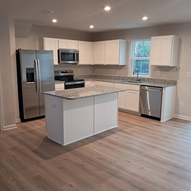 Foto del edificio - 150 Elyse Overlook Lp