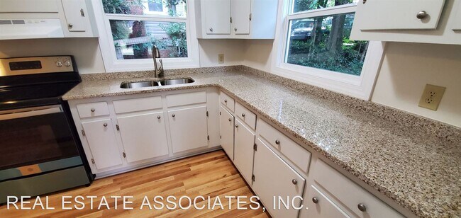 Building Photo - 3 br, 1.5 bath House - 2817 Nation Avenue