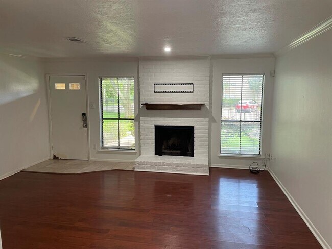 Building Photo - 17714 Kings Park Ln