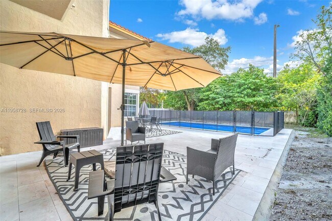 Foto del edificio - 3545 Forest View Cir