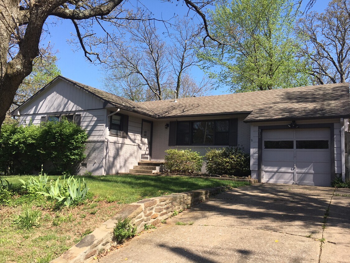 Foto principal - 312 E North St