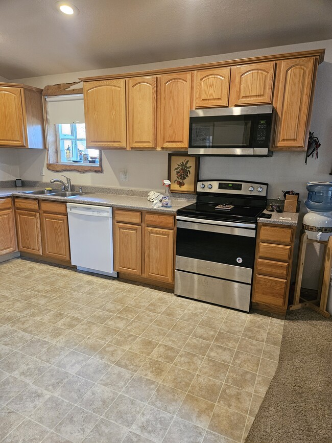 Kitchen - 376 Haven Ln
