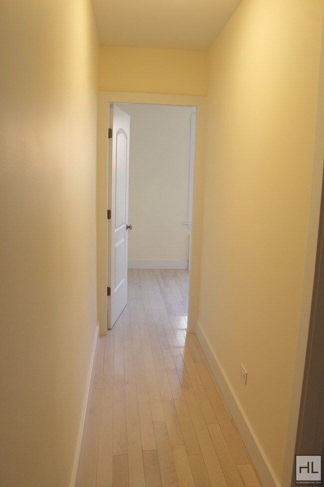 Foto del edificio - AMAZING 2BD/1BTH IN MIDWOOD -$2400